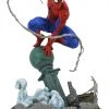 Diamond Select Toys Diamond Select Marvel Gallery Spider-Man Lampost PVC Figure
