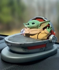 FanWraps Star Wars: The Mandalorian - Grogu Solar Dashboard Waver