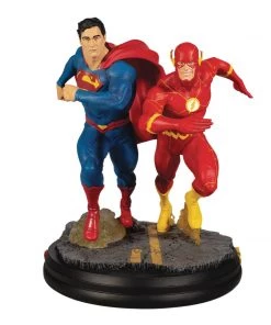 McFarlane Toys DC Comics Battle Statues - Superman Vs. Flash