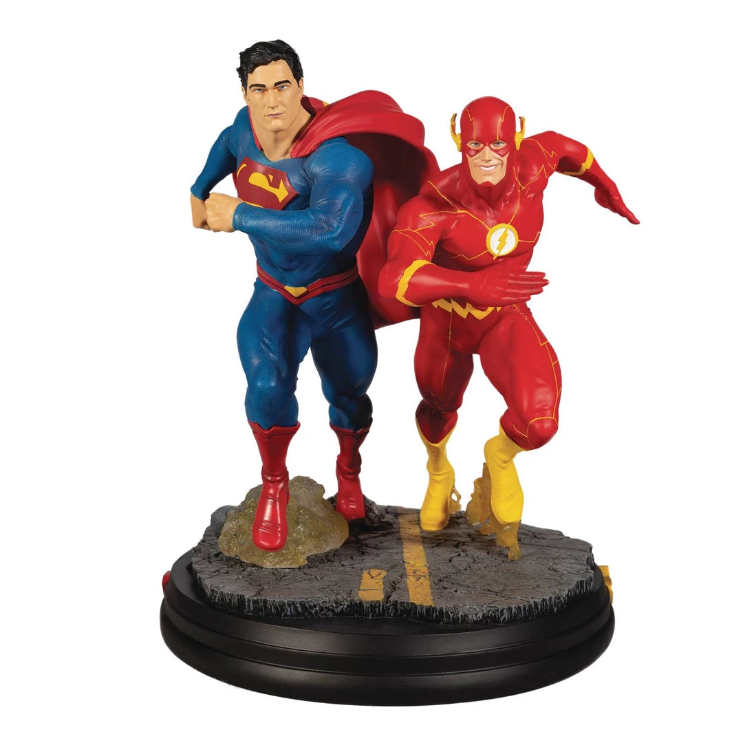 McFarlane Toys DC Comics Battle Statues - Superman Vs. Flash 1 McFarlane Toys DC Comics Battle Statues - Superman Vs. Flash