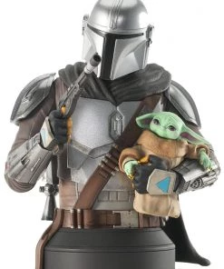 Diamond Select Toys Star Wars: The Mandalorian - Mandalorian With Grogu 1/6 Scale Bust