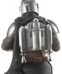 Diamond Select Toys Star Wars: The Mandalorian - Mandalorian With Grogu 1/6 Scale Bust